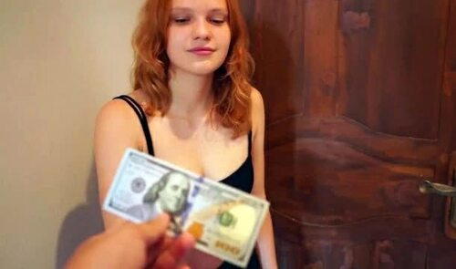 Рыжая телка не хочет уходить, так славно трахнулась с соседом