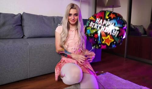 Насовал по самые гланды сестре имениннице, ведь ей 18-лет