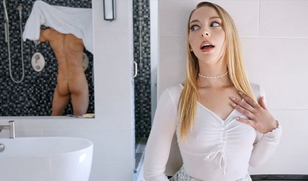 Тинейджерка влюбилась в отца своей подруги и подглядывала за ним в душе